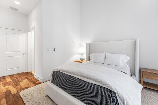 Building Photo - 701 S Olive Ave