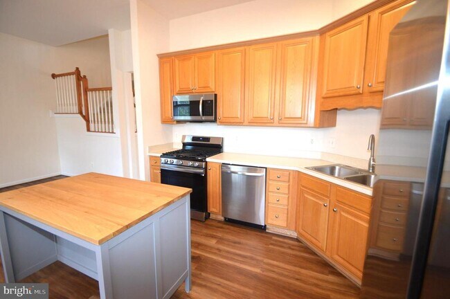 Building Photo - 24600 Siltstone Square