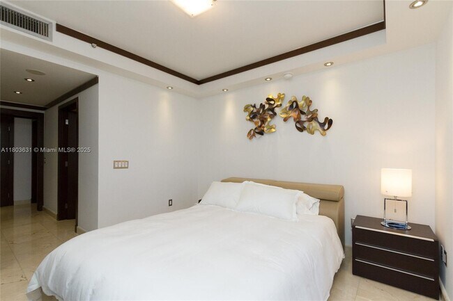 Building Photo - 4775 Collins Ave