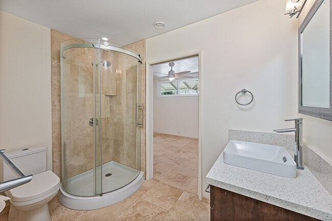 Building Photo - 5 BR Executive Home with Pool in prestigious Kahala! Pet Friendly!