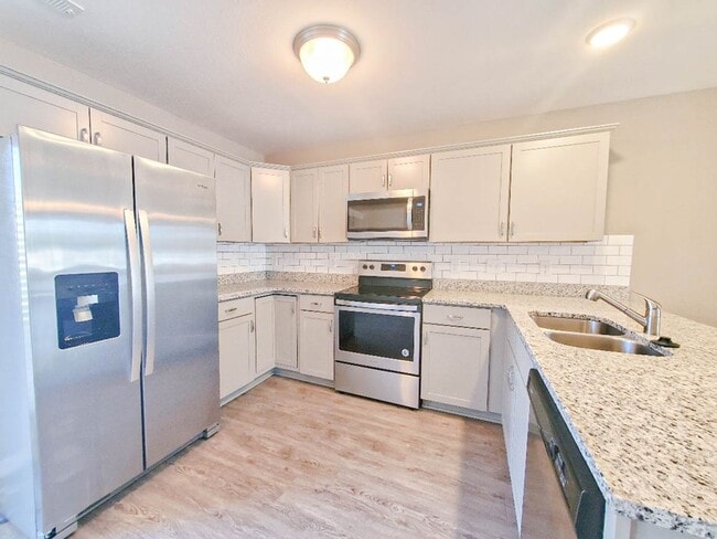 Building Photo - Pet Friendly Two Bedroom!