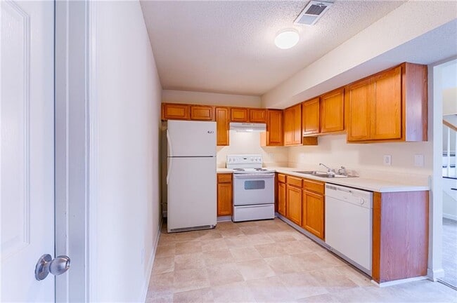 Building Photo - 31 Middlebrook Dr