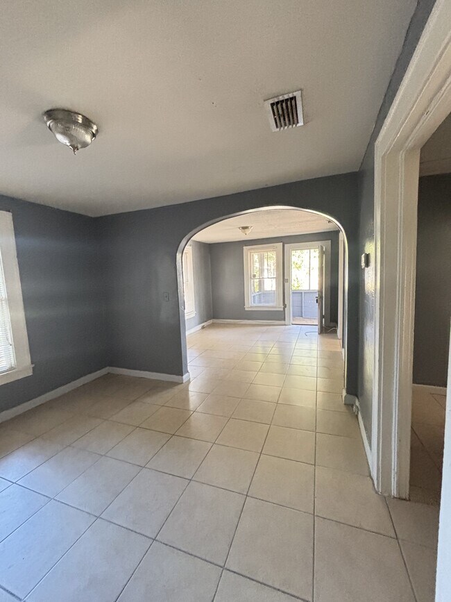 Building Photo - 444 Duray St