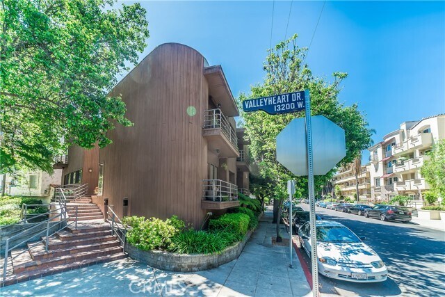 Building Photo - 13236 Valleyheart Dr