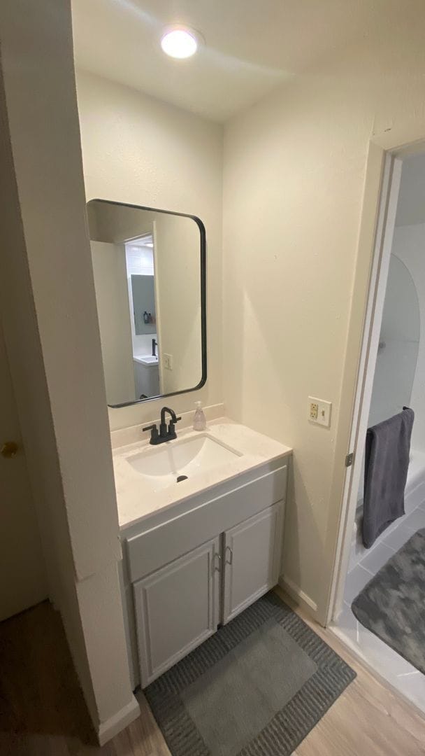 Building Photo - 2 Bedroom 1 Bath - Blocks from Pearl Street and Downtown