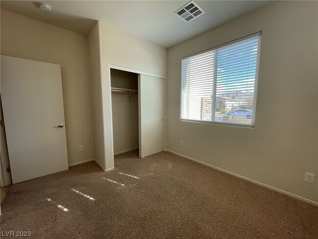 Building Photo - 2124 Del Aqua Ave