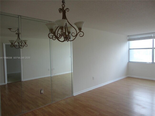 Building Photo - 1300 NE Miami Gardens Dr