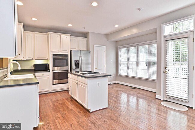 Building Photo - 12035 Treeline Way
