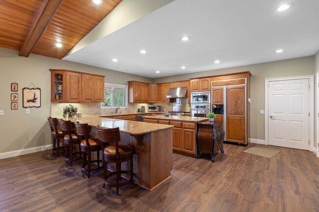 Building Photo - 10101 N Pines Rd