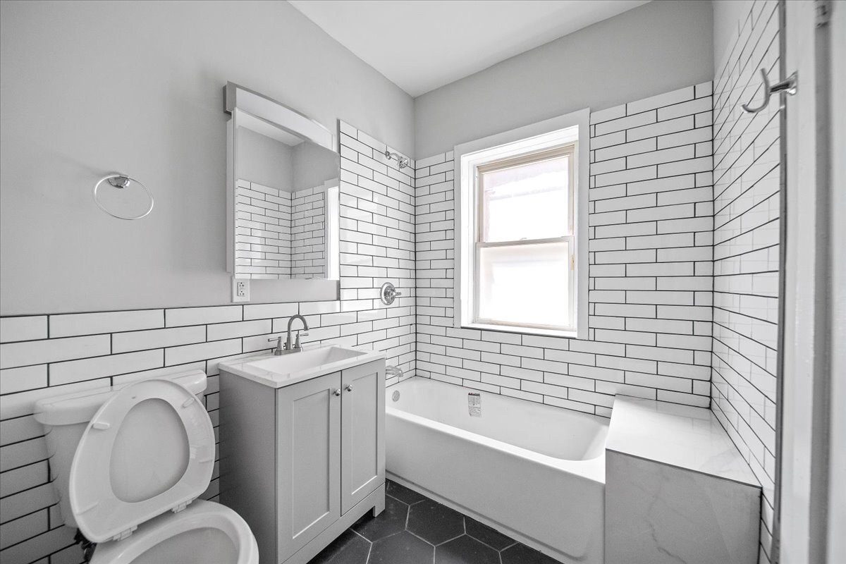 Building Photo - 6635 S Ellis Ave