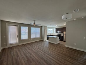 Building Photo - 425 El Rio St