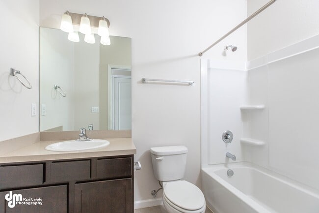 Building Photo - 150 Willow View Circle