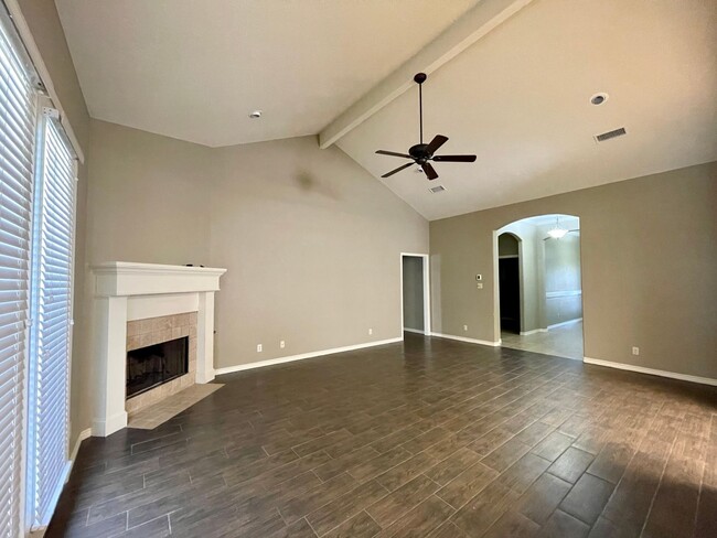 Building Photo - 5690 Nicole Ln