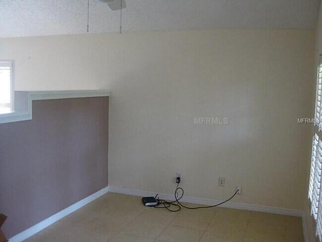 Building Photo - UCF Area 4 bedrooms/2.5 baths with 2 Car Garage on a Cul-De-Sack