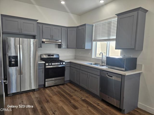 Building Photo - 14550 Burbank Blvd