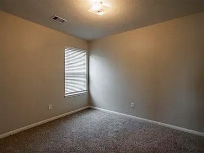 Building Photo - 976 Lake View Cir W