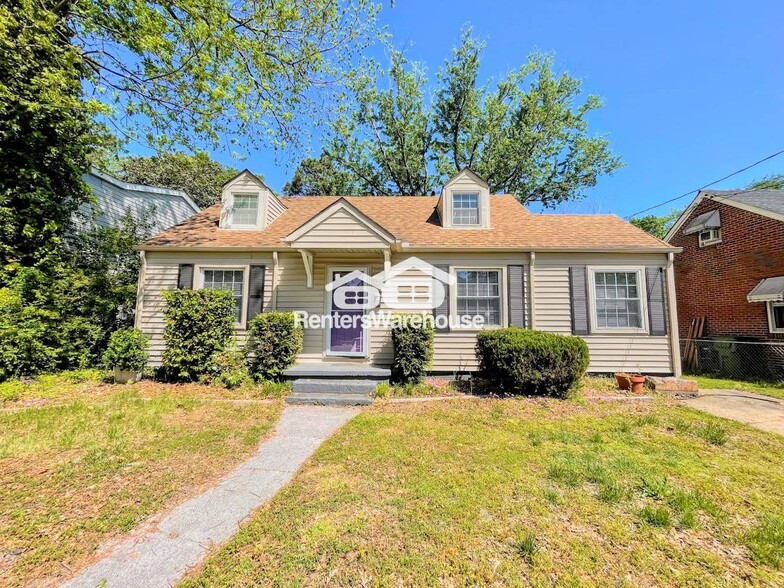 Primary Photo - 3920 Davis St