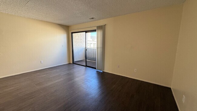 Building Photo - Completely Updated 2 Bedroom 2 Bathroom Condo in High Hollows Available NOW!