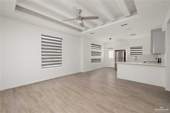 Building Photo - 312 W Campeche Ave