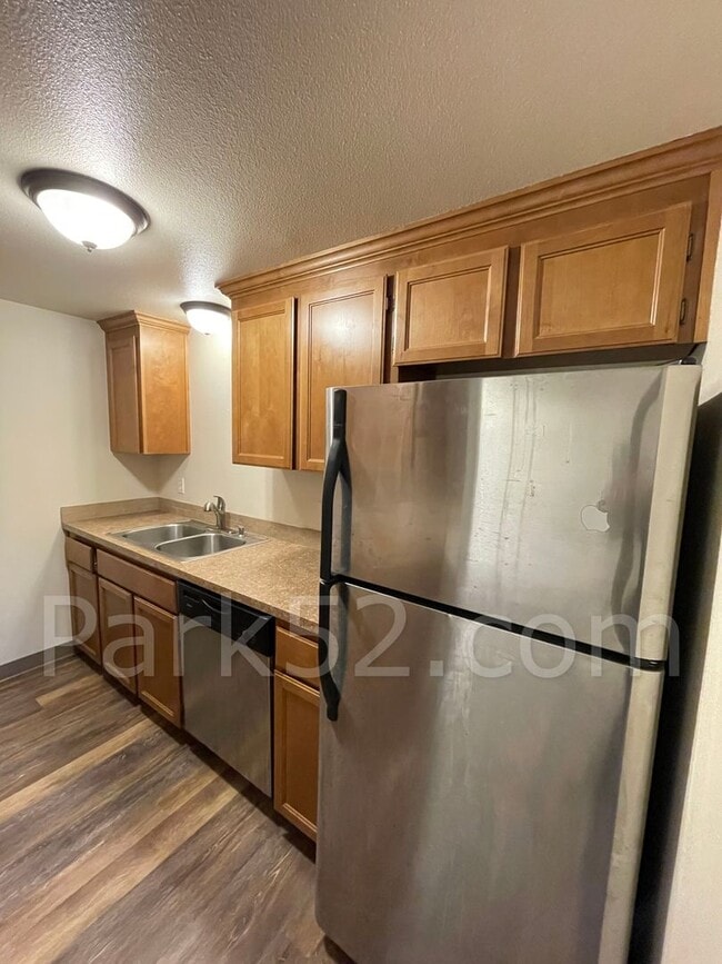 Building Photo - 401 N M St