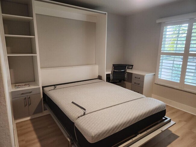 Building Photo - 2564 Sandy Cay