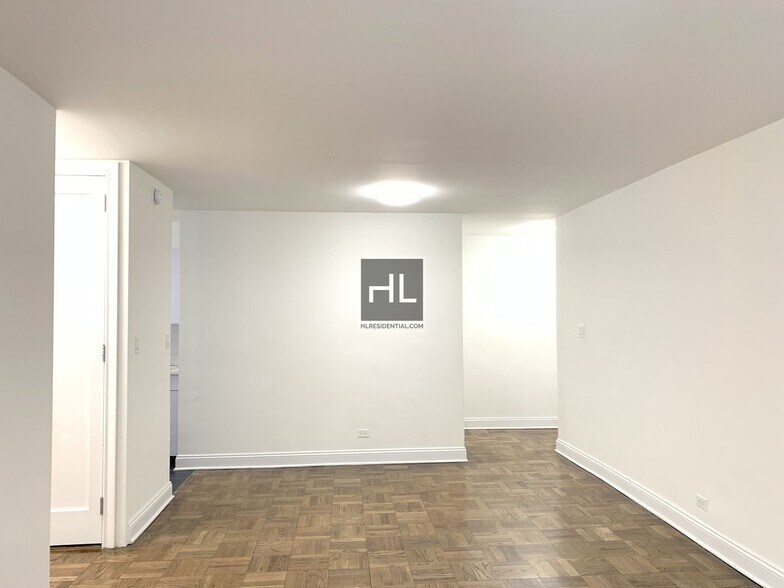 Primary Photo - 5 AVENUE