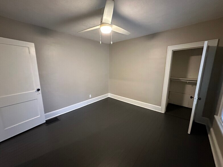 Building Photo - 424 Cherry St