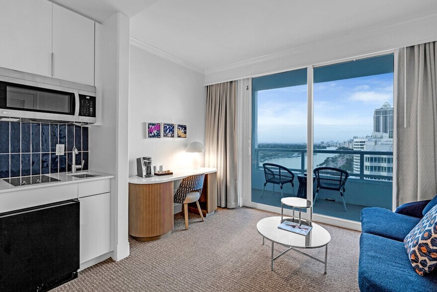 Building Photo - 4390 Collins Ave