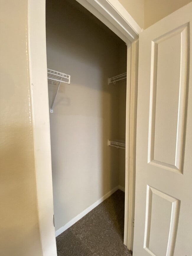 Building Photo - Spacious- 2 Living Rm/3BR/2Bath in Cabezon
