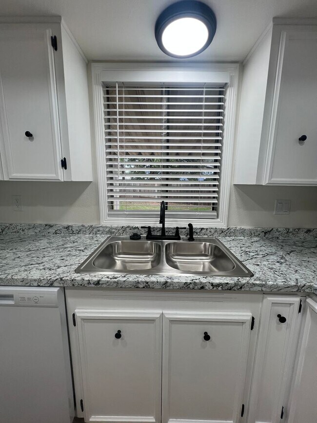 Building Photo - ALL NEW...Flooring/Fixtures/Paint...MUST SEE!