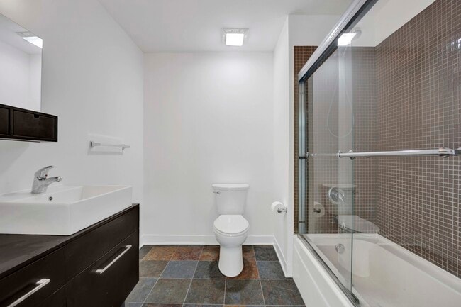 Building Photo - 660 W Wayman St