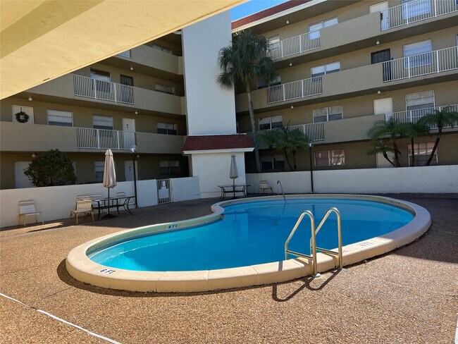 Building Photo - 3120 N Pine Island Rd