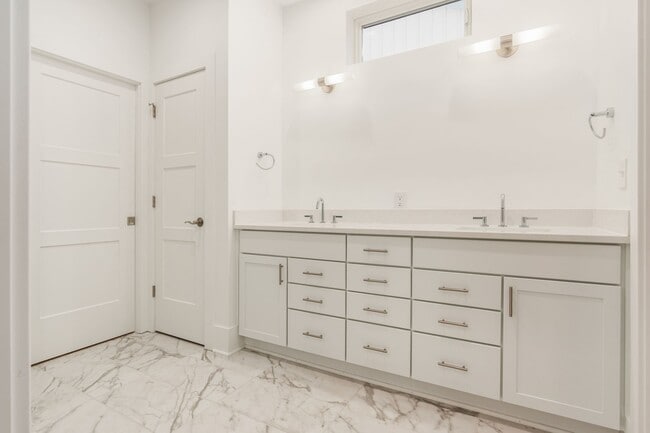 Building Photo - 2978 Bernard View Ln