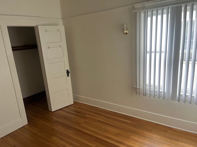 Building Photo - DEA-1061-KALMIA ST