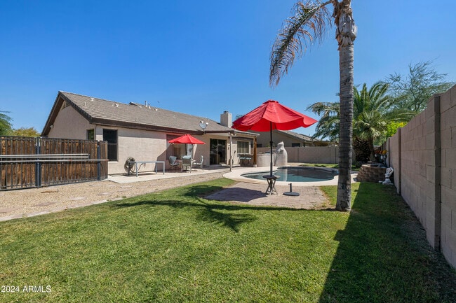 Building Photo - 6901 E Paradise Ln