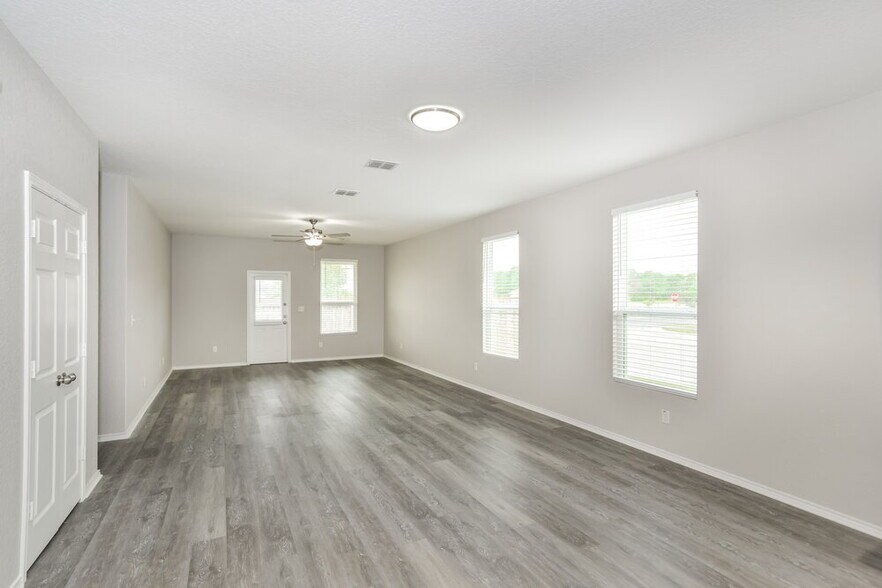 Building Photo - 27619 Lasso Bend