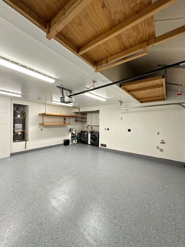 Building Photo - 3 Bedroom Tustin Condo - Recently Renovated - 2 Car Gar - Beautiful!!!!!