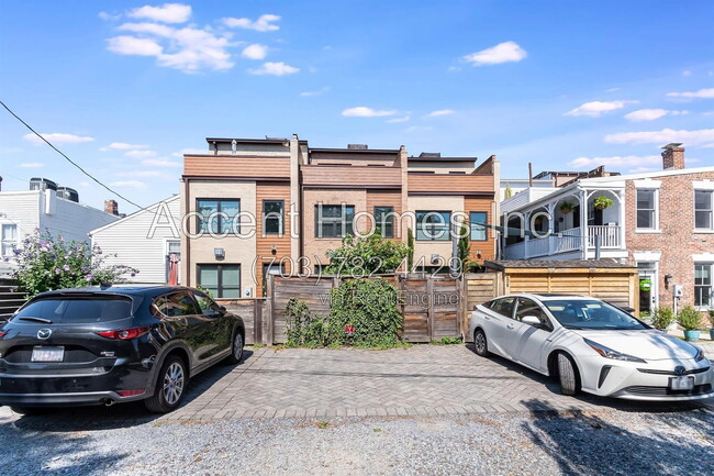 Building Photo - 210 S Patrick St