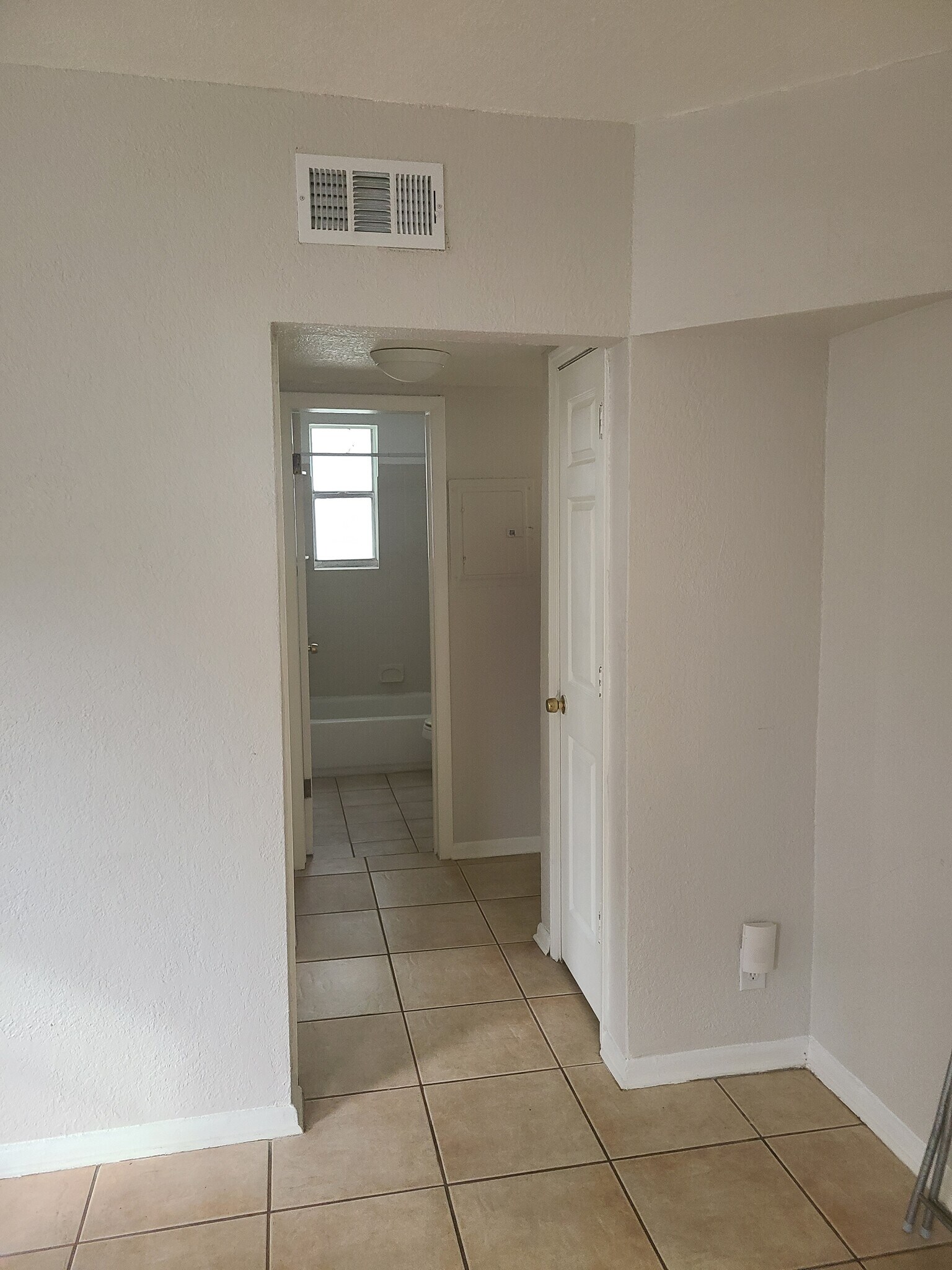 Building Photo - 1564 W 14th St