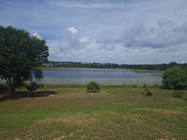 Building Photo - Stunning 4-Bedroom, 2.5-Bathroom Home with...
