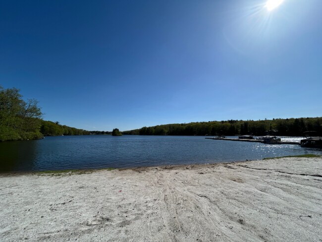 Building Photo - 224 Maple Ridge Dr