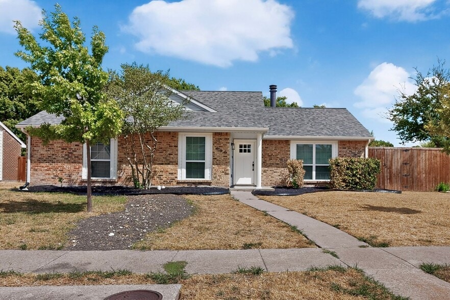 Building Photo - 900 Rocky Creek Ln