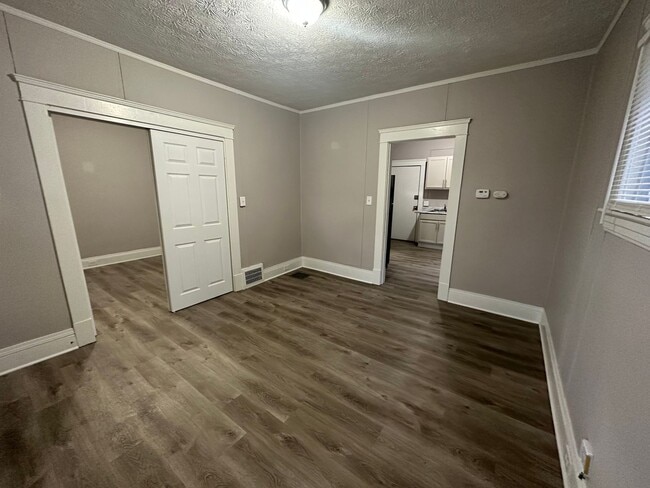 Building Photo - 3026 Monroe Ave