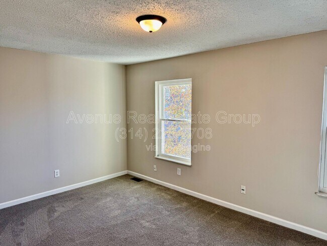 Building Photo - 879 Delray Dr