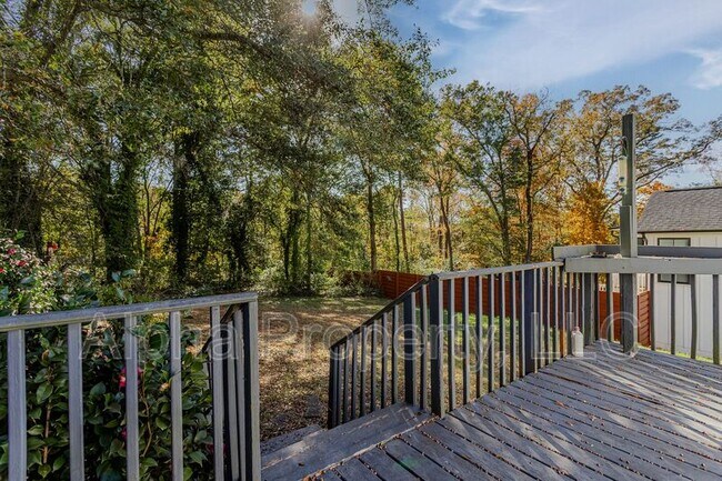 Building Photo - 4 Long Hill St