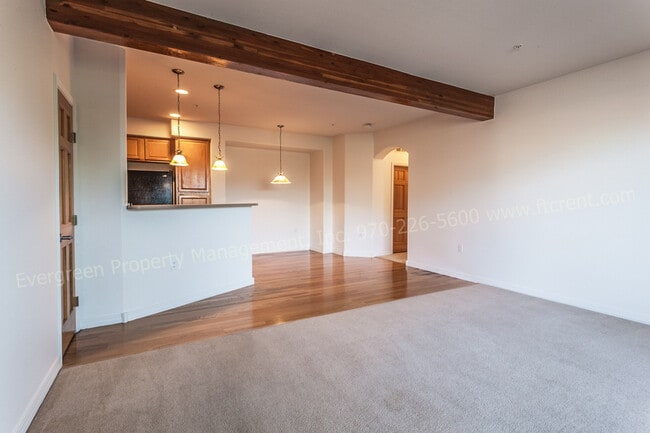 Building Photo - Beautiful 2- Bedroom near Miramont Park!