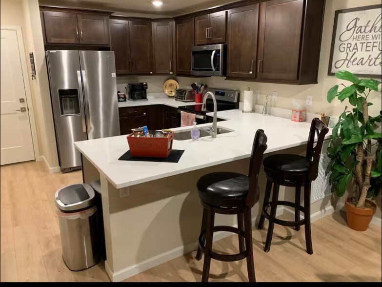 Building Photo - 210 Marshall Mews St