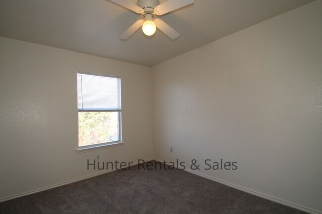 Building Photo - Updated 3-Bedroom, 2-Bath Townhome with Do...