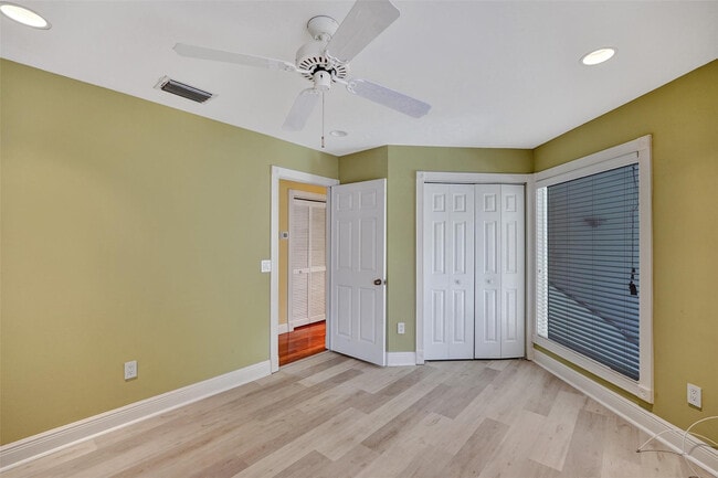 Building Photo - 10902 Tamoron Ln