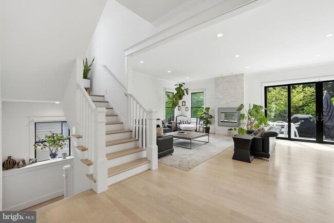 Building Photo - 2504 12th St N